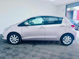 2011 Toyota Yaris 1.33 Dual Vvt-I Tr Multidrive S Euro 5 5dr in Pink — image 5