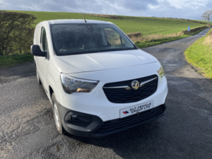 2021 Vauxhall Combo 1.5 Turbo D 2300 Edition in White — image 3