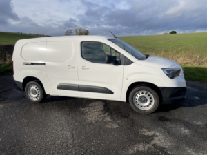 2021 Vauxhall Combo 1.5 Turbo D 2300 Edition in White — image 4