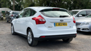2013 Ford Focus 1.0t Ecoboost Titanium Euro 5 (s/s) 5dr in White — image 4