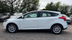 2013 Ford Focus 1.0t Ecoboost Titanium Euro 5 (s/s) 5dr in White — image 5