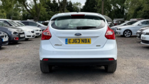 2013 Ford Focus 1.0t Ecoboost Titanium Euro 5 (s/s) 5dr in White — image 6