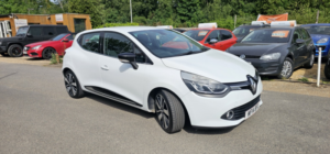 2014 Renault Clio 1.5 Dynamique S Medianav Dci 90 Stop & Start in White — image 2