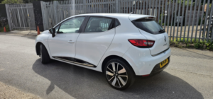 2014 Renault Clio 1.5 Dynamique S Medianav Dci 90 Stop & Start in White — image 5