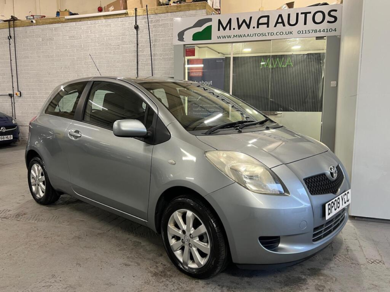 2008 Toyota Yaris 1.0 Vvt-I Tr Hatchback 3dr Petrol Manual (127 G/km, 67 Bhp) in Silver — image 1