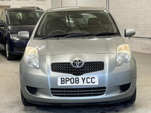 2008 Toyota Yaris 1.0 Vvt-I Tr Hatchback 3dr Petrol Manual (127 G/km, 67 Bhp) in Silver — image 3