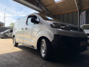 2017 Citroen Dispatch 2.0 Bluehdi 1400 Enterprise M Fwd 2 Euro 6 (s/s) 6dr in Silver — image 2