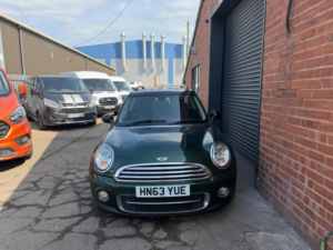 2013 MINI Clubman 2.0 Cooper D Auto Euro 5 5dr in Green — image 2