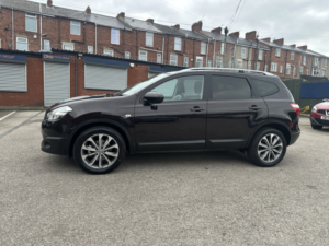 2012 Nissan Qashqai+2 1.5 Dci Tekna in Black — image 4