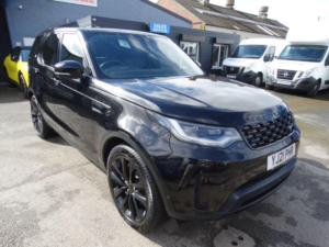 2021 Land Rover Discovery 3.0 D300 Mhev Se Auto 4WD Euro 6 (s/s) 5dr in Black — image 3