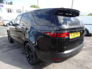 2021 Land Rover Discovery 3.0 D300 Mhev Se Auto 4WD Euro 6 (s/s) 5dr in Black — image 6