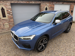 2018 Volvo Xc60 2.0 R-Design Pro T5 AWD in Blue — image 2
