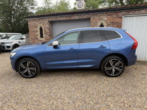 2018 Volvo Xc60 2.0 R-Design Pro T5 AWD in Blue — image 4