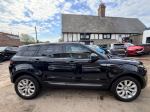 2016 Land Rover Range Rover Evoque Td4 Se in Black — image 4