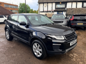 2019 Land Rover Range Rover Evoque Td4 Se Tech in Black — image 5