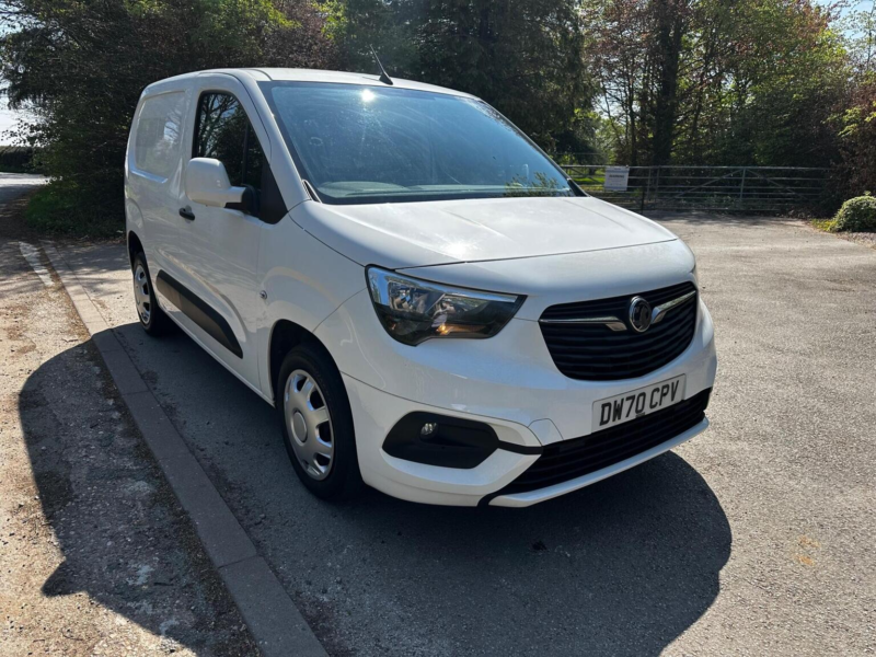 2021 Vauxhall Combo 1.5 Turbo D 2300 Sportive L1 H1 Euro 6 4dr in White — image 1
