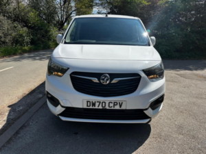 2021 Vauxhall Combo 1.5 Turbo D 2300 Sportive L1 H1 Euro 6 4dr in White — image 2