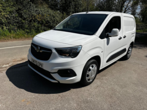 2021 Vauxhall Combo 1.5 Turbo D 2300 Sportive L1 H1 Euro 6 4dr in White — image 3