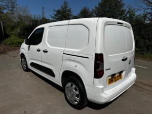 2021 Vauxhall Combo 1.5 Turbo D 2300 Sportive L1 H1 Euro 6 4dr in White — image 4