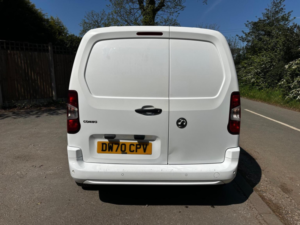 2021 Vauxhall Combo 1.5 Turbo D 2300 Sportive L1 H1 Euro 6 4dr in White — image 5