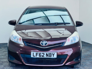 2012 Toyota Yaris 1.33 Dual Vvt-I Tr Multidrive S Euro 5 5dr in Brown — image 2