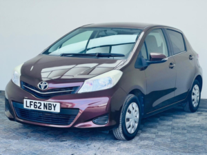 2012 Toyota Yaris 1.33 Dual Vvt-I Tr Multidrive S Euro 5 5dr in Brown — image 3