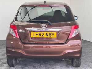 2012 Toyota Yaris 1.33 Dual Vvt-I Tr Multidrive S Euro 5 5dr in Brown — image 6