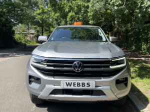 2025 Volkswagen Amarok 2.0 Tdi Life 4 Motion in Silver — image 2