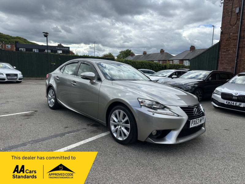 2014 Lexus Is 2.5 300h Luxury in Silver — image 1