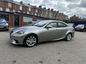 2014 Lexus Is 2.5 300h Luxury in Silver — image 4