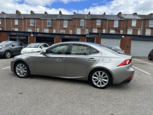 2014 Lexus Is 2.5 300h Luxury in Silver — image 6