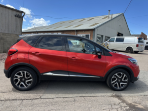 2017 Renault Captur 1.5 Signature Nav Dci 90 in Red — image 2