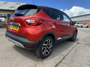 2017 Renault Captur 1.5 Signature Nav Dci 90 in Red — image 3