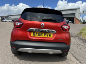 2017 Renault Captur 1.5 Signature Nav Dci 90 in Red — image 4