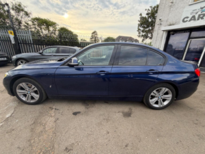 2017 BMW 3 Series 2.0 330e 7.6kwh Sport Auto Euro 6 (s/s) 4dr in Blue — image 4