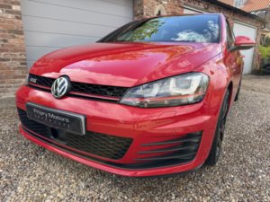 2014 Volkswagen Golf 2.0 Tsi Bluemotion Tech Gti in Red — image 5