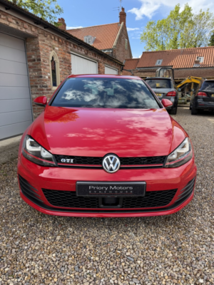 2014 Volkswagen Golf 2.0 Tsi Bluemotion Tech Gti in Red — image 6
