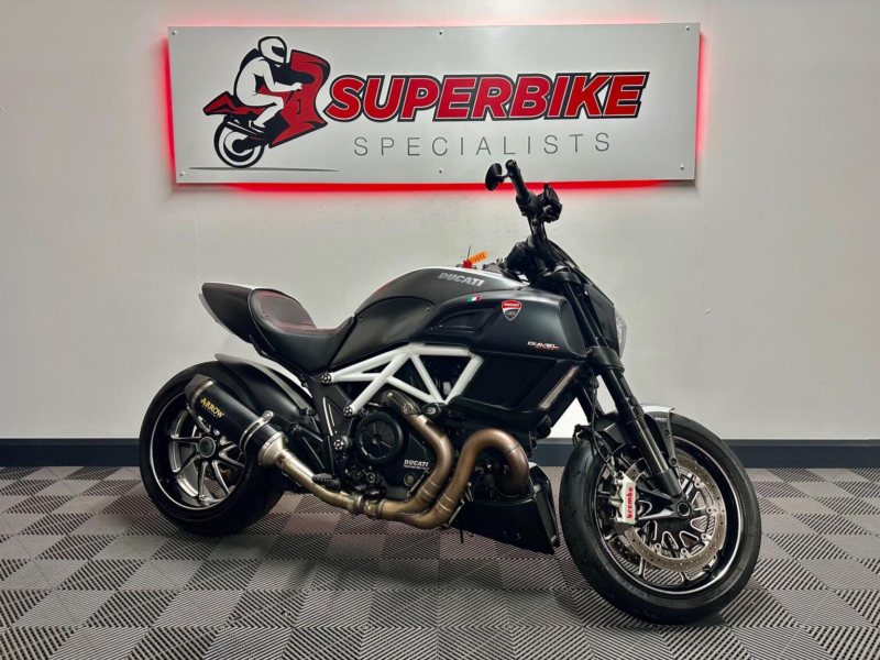 2014 Ducati Diavel 1198 Carbon Euro 3 in White — image 1
