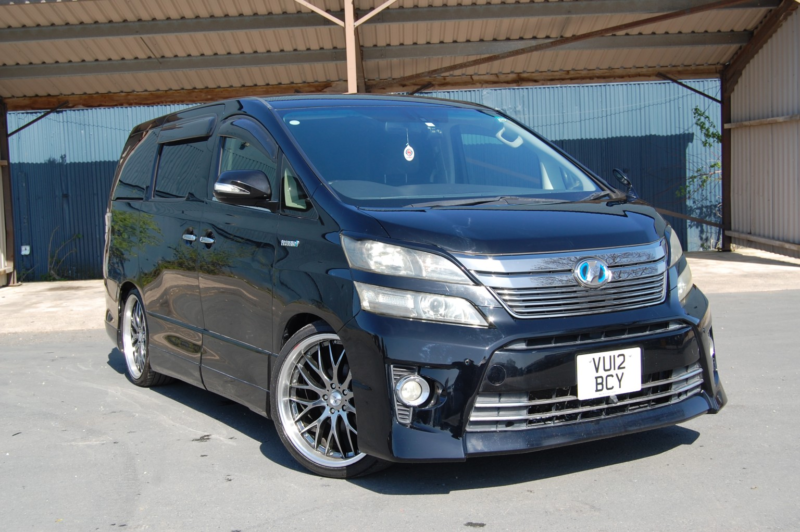 2012 Toyota Vellfire 2.4 Hybrid in Black — image 1