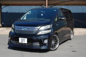 2012 Toyota Vellfire 2.4 Hybrid in Black — image 3