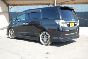 2012 Toyota Vellfire 2.4 Hybrid in Black — image 4