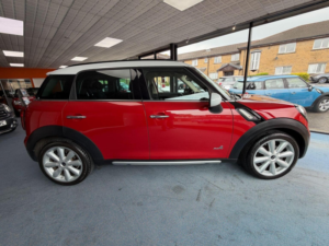 2016 MINI Countryman 2.0 Cooper Sd Auto All4 Euro 5 5dr in Red — image 2