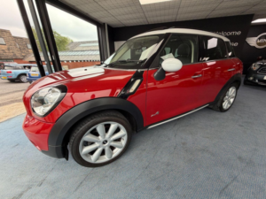 2016 MINI Countryman 2.0 Cooper Sd Auto All4 Euro 5 5dr in Red — image 4