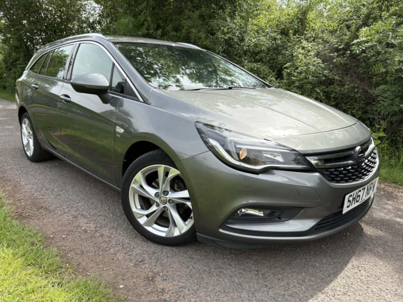 2017 Vauxhall Astra 1.6 Cdti Sri in Grey — image 1