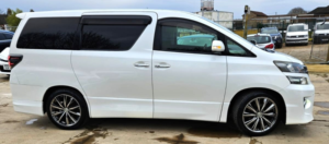 2014 Toyota Vellfire 2.4l Petrol- Upgraded Car -Ulez/caz Pass-Free 42months Gold Warranty & 12 Aa Breakdown Cover in White — image 3