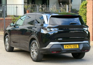2026 Peugeot 5008 1.2 Allure SUV 5dr Petrol Hybrid E-Dsc6 Euro 6 (s/s) (145 Ps) in Black — image 4