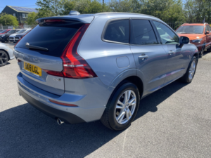 2019 Volvo Xc60 2.0 Momentum D4 AWD in Blue — image 2
