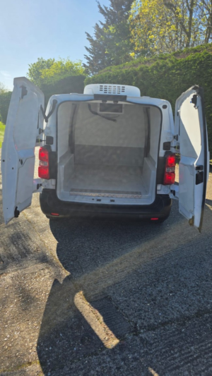 2021 Vauxhall Vivaro 1.5 Turbo D 2700 Dynamic Gah Fridge in White — image 3