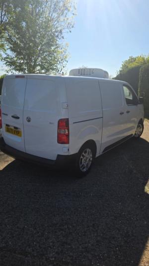 2021 Vauxhall Vivaro 1.5 Turbo D 2700 Dynamic Gah Fridge in White — image 5