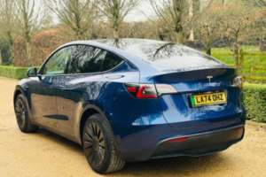 2024 Tesla Model Y Long Range Auto Rwd 5dr in Blue — image 4